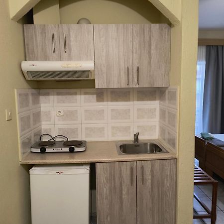 Amelies Apartments Paralía エクステリア 写真