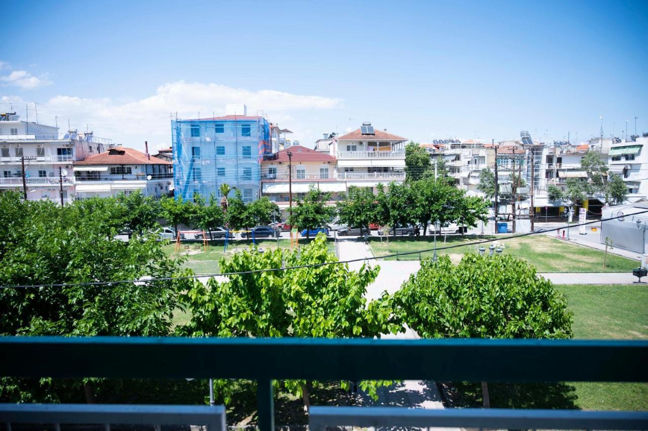 Amelies Apartments Paralía エクステリア 写真