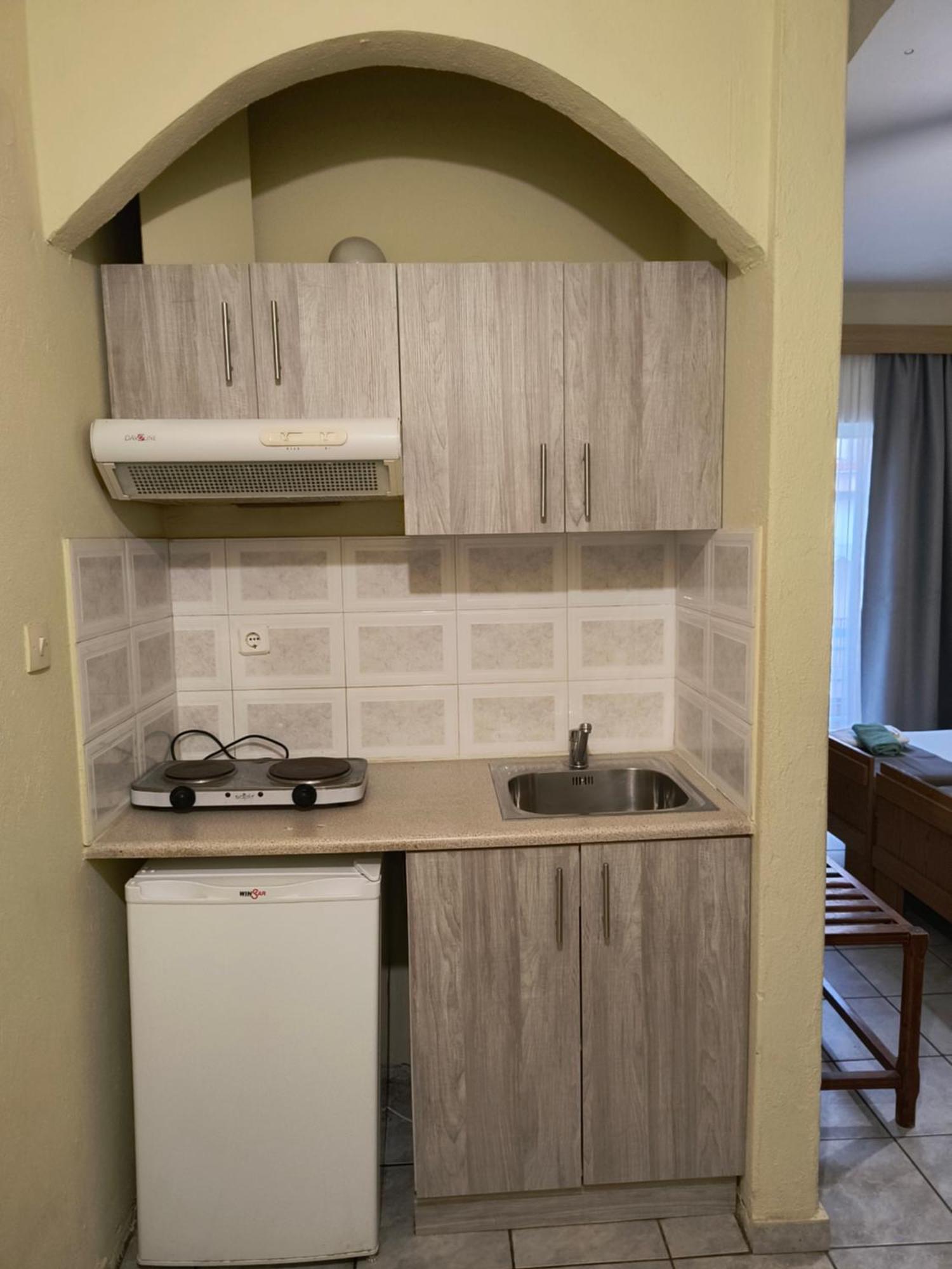 Amelies Apartments Paralía エクステリア 写真