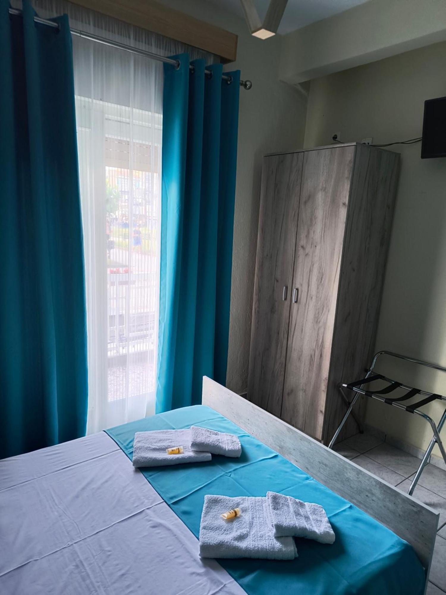 Amelies Apartments Paralía エクステリア 写真