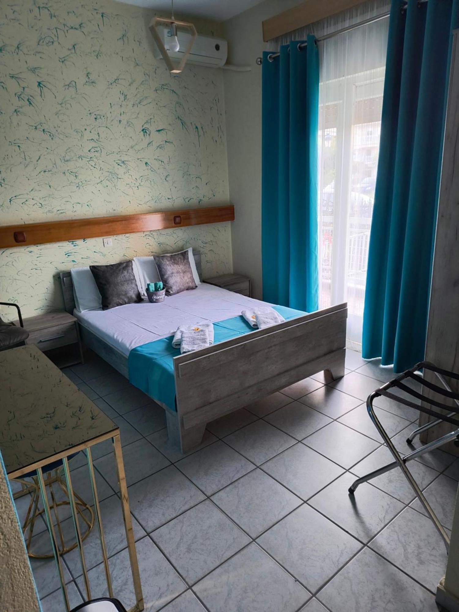 Amelies Apartments Paralía エクステリア 写真